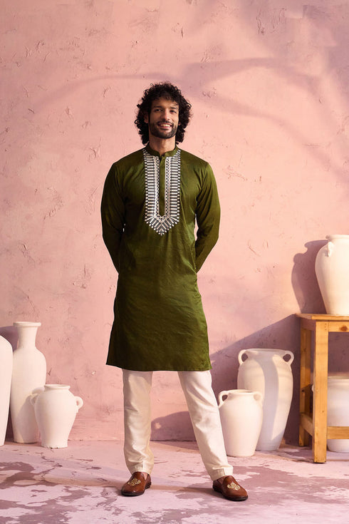 SHRESTHA BY VASTRAMAY Men's Mehndi Green Silk Machine Embroidered Kurta Pyjama